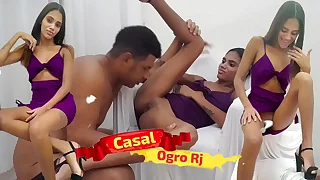 Uma enteada fofa cagando em um anal doloroso: